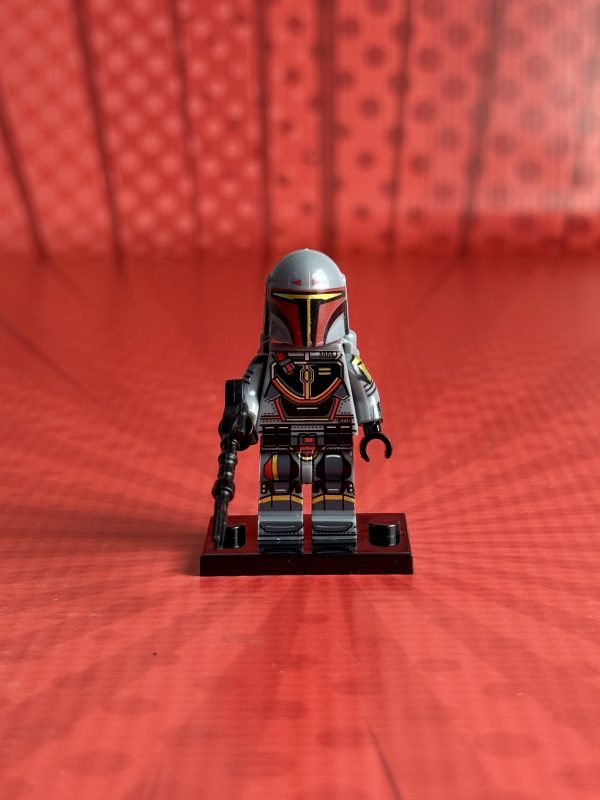 Grey-Gold Mandalorian Minifigure | Star Wars