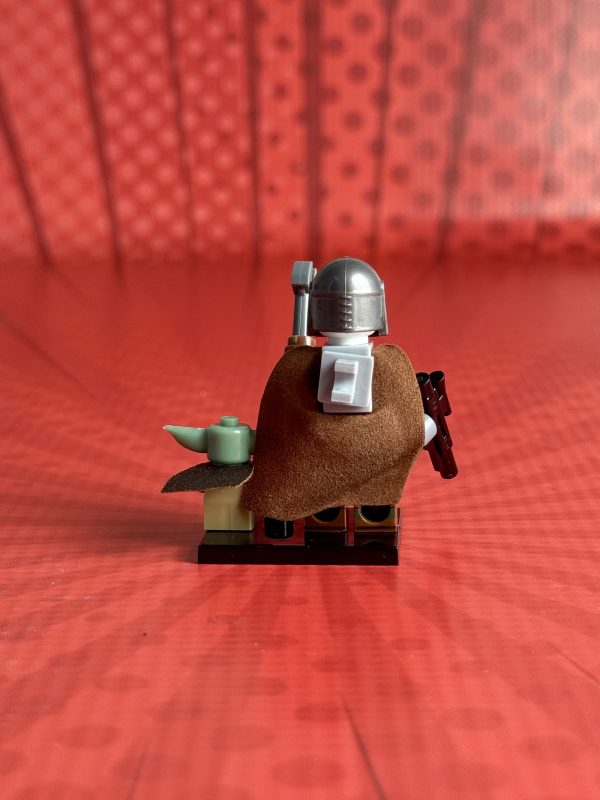 Mandalorian & Baby Yoda Minifigure | Star Wars The Mandalorian - Image 2