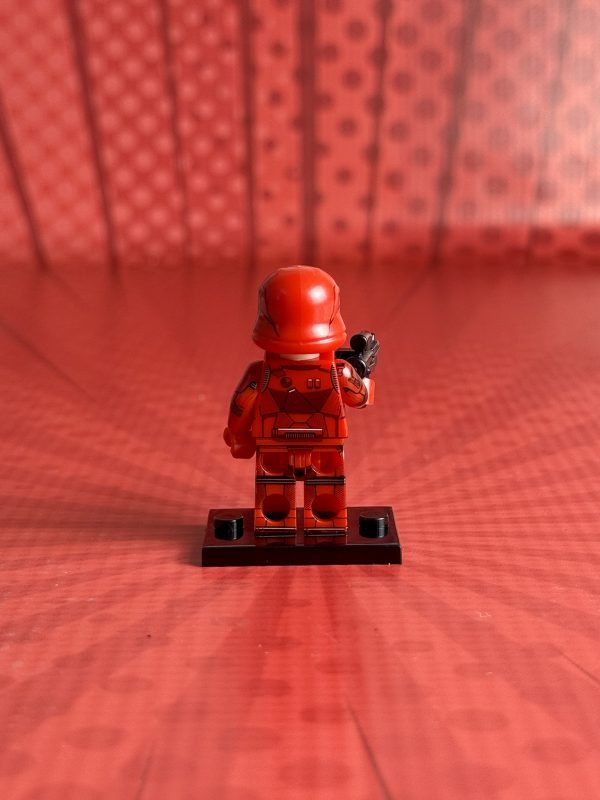 Red Trooper Minifigure | Star Wars - Image 2