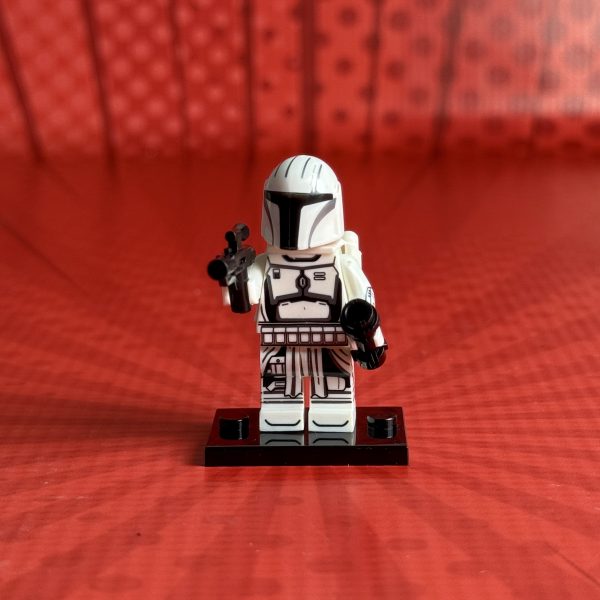 White Mandalorian Minifigure | Star Wars